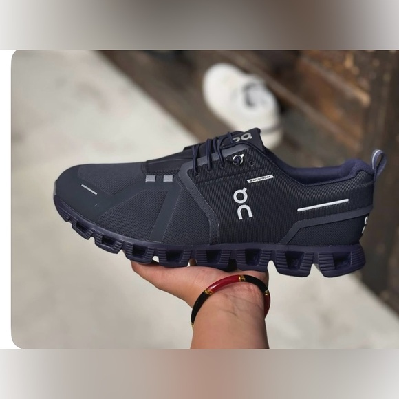On cloud 5 waterproof Men's Dark Blue Sneakers - Picture 1 of 9
